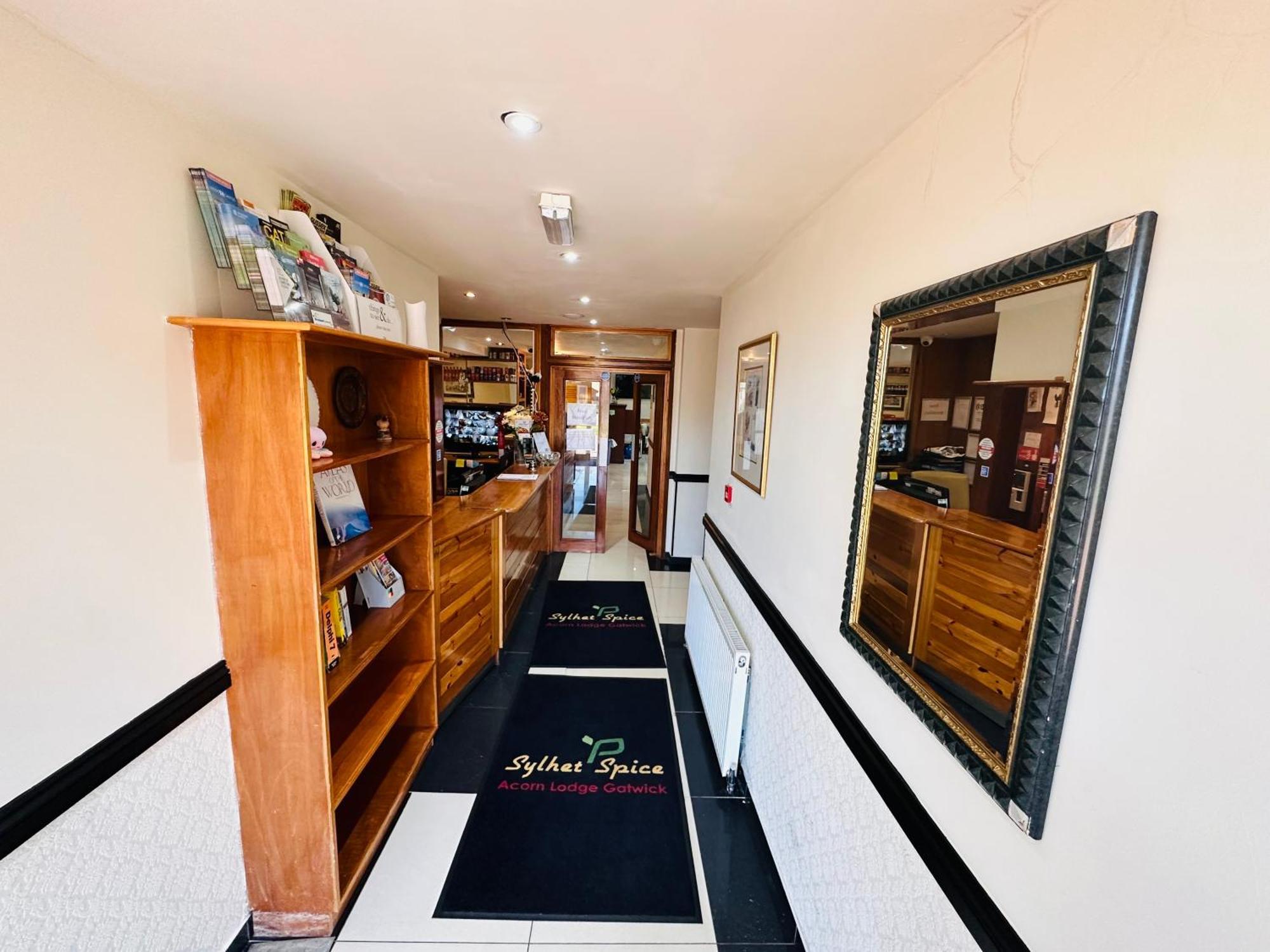 Acorn alojamiento Gatwick Horley Exterior foto