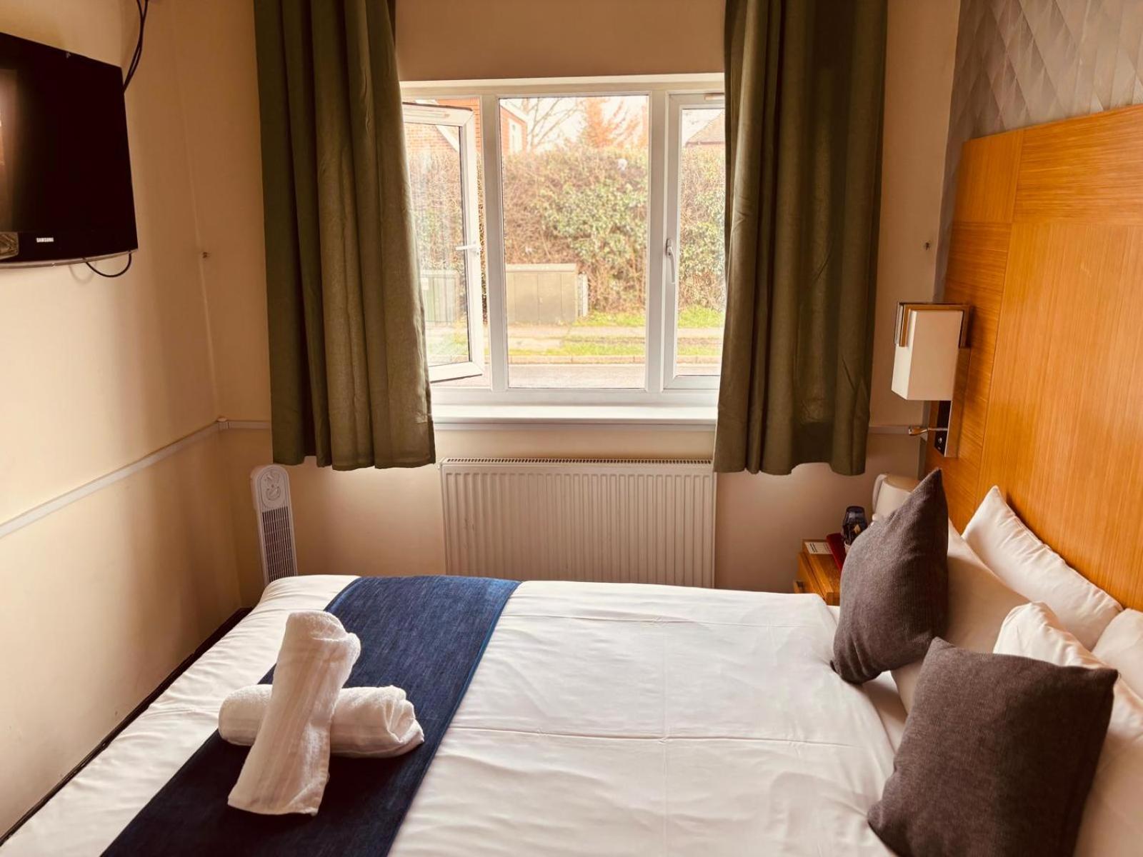 Acorn alojamiento Gatwick Horley Exterior foto